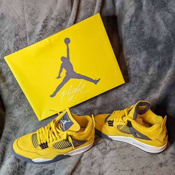 Air Jordan 4 Lightning - Picture 3 of 10